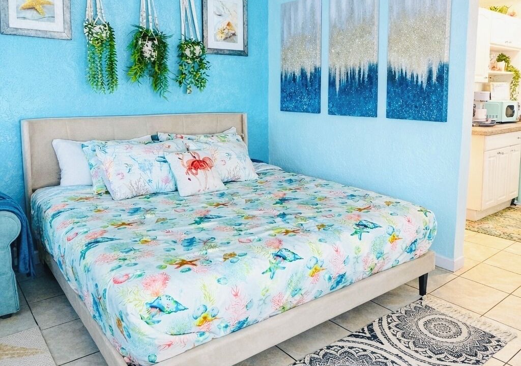 Photo of Bedroom in Rogers Seabreeze