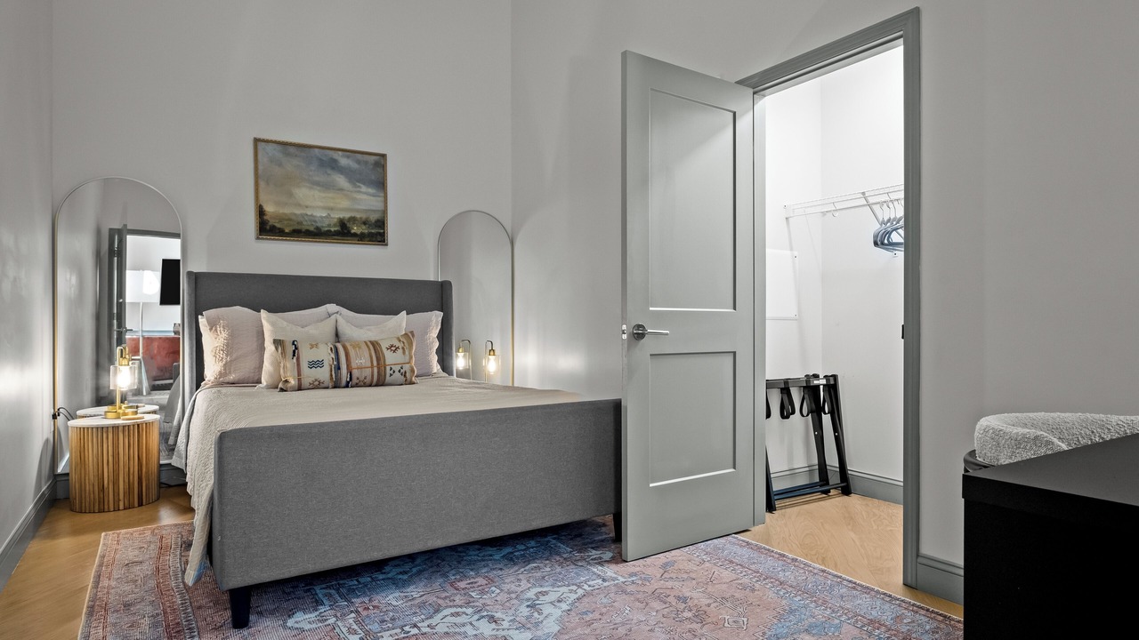 Photo of Bedroom in Central City