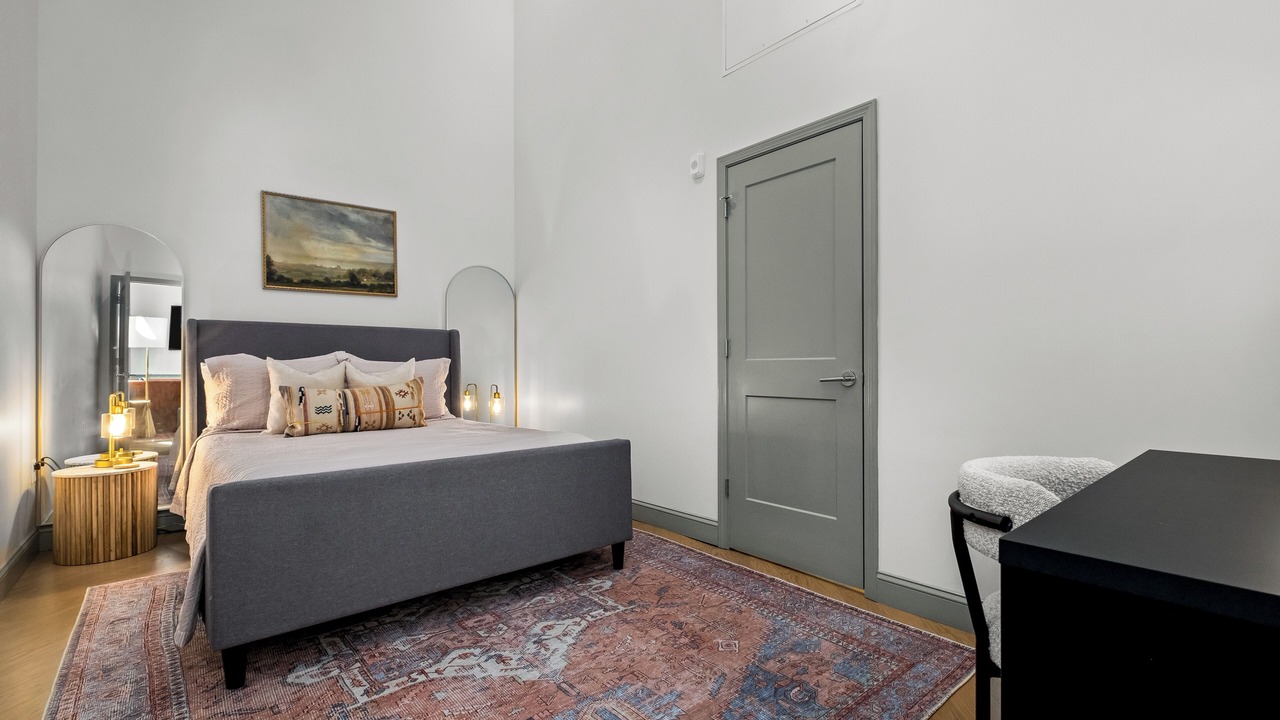 Photo of Bedroom in Central City