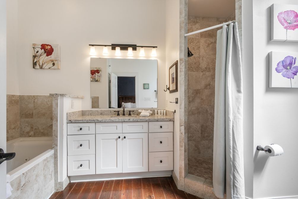 Photo of Bathroom in West Riverside