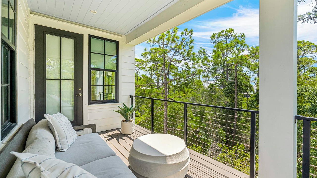 Photo of Patio Balcony in Treetop