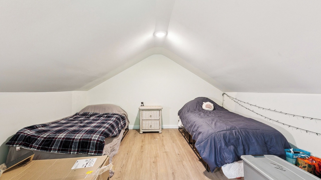 Photo of Bedroom in New Aurora - English Turn