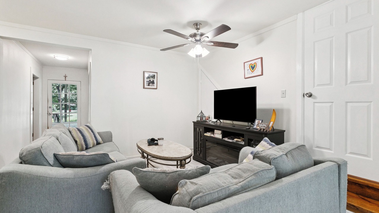 Photo of Livingroom in New Aurora - English Turn