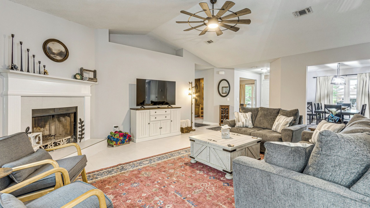 Photo of Livingroom in Gulf Breeze