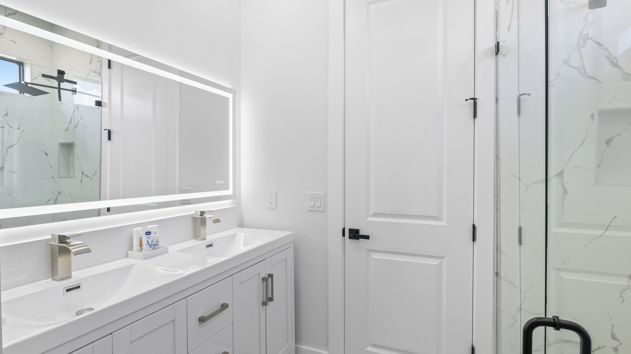 Photo of Bathroom in Diplomat