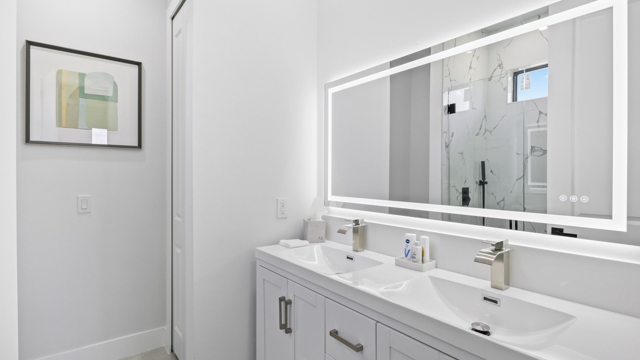 Photo of Bathroom in Diplomat
