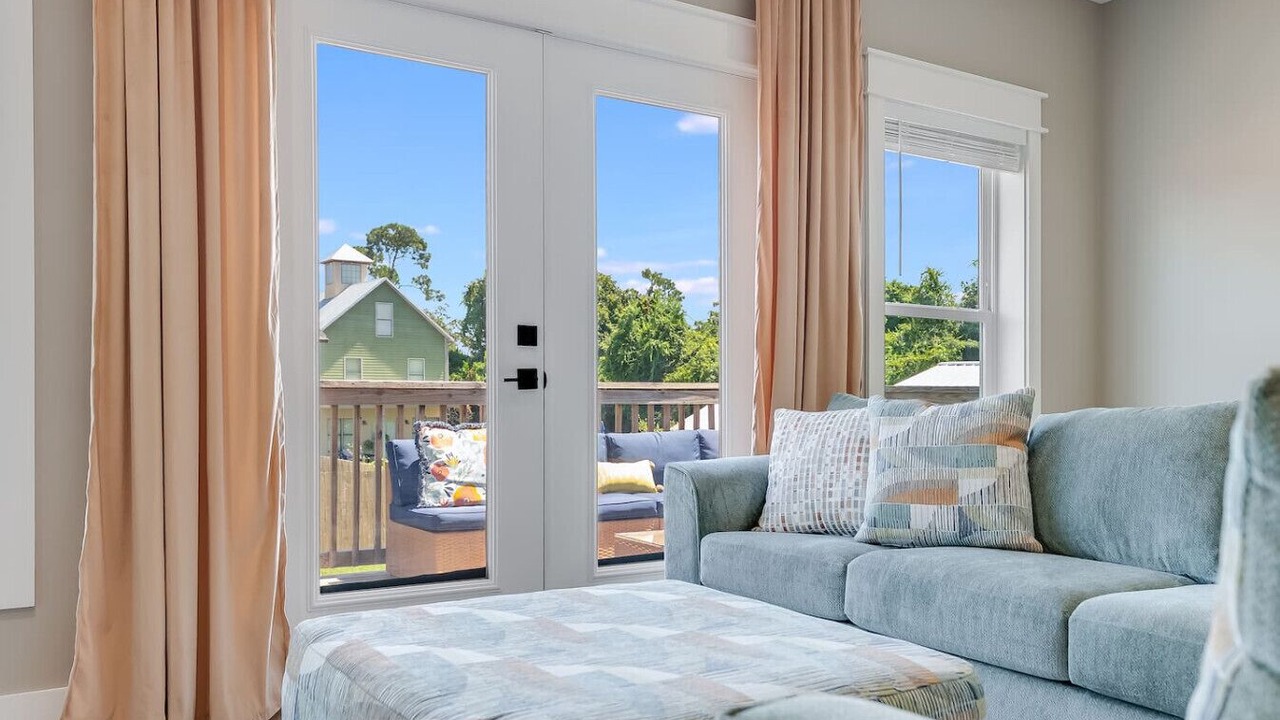 Photo of Livingroom in Upper Grand Lagoon