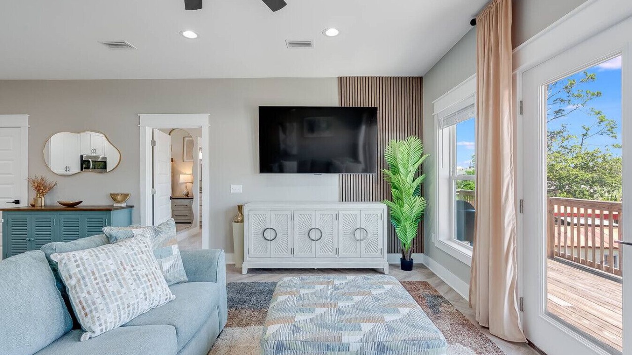 Photo of Livingroom in Upper Grand Lagoon