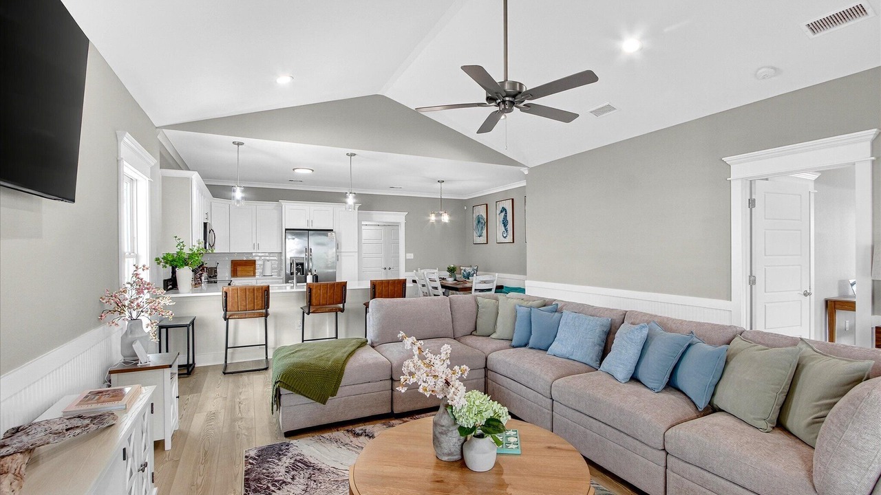 Photo of Livingroom in Shoreline Park