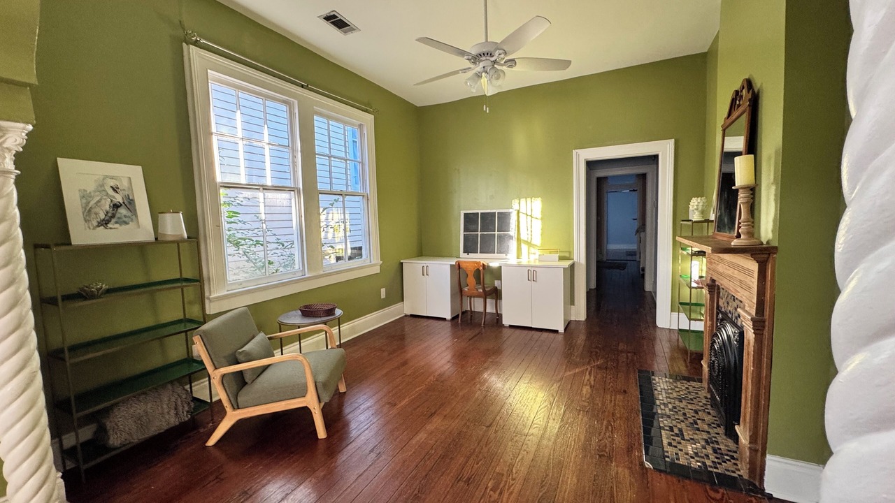 Photo of Livingroom in Mid-City