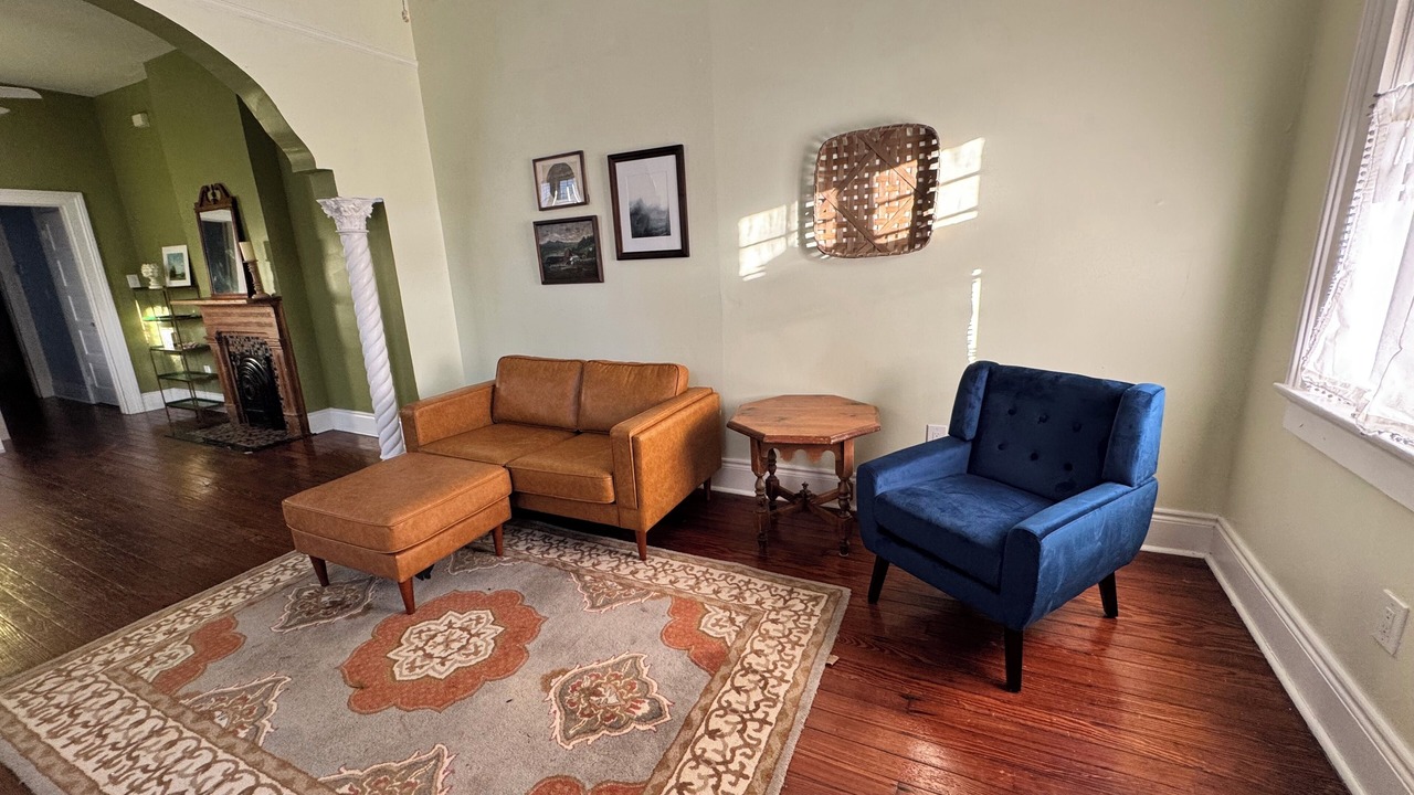 Photo of Livingroom in Mid-City