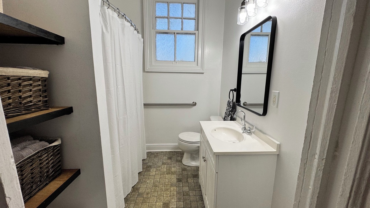 Photo of Bathroom in Mid-City
