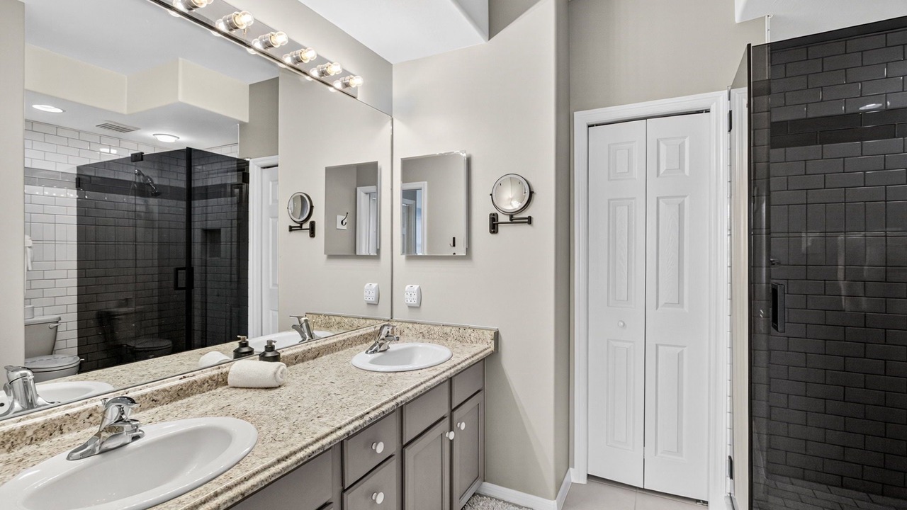 Photo of Bathroom in Tropical Cove