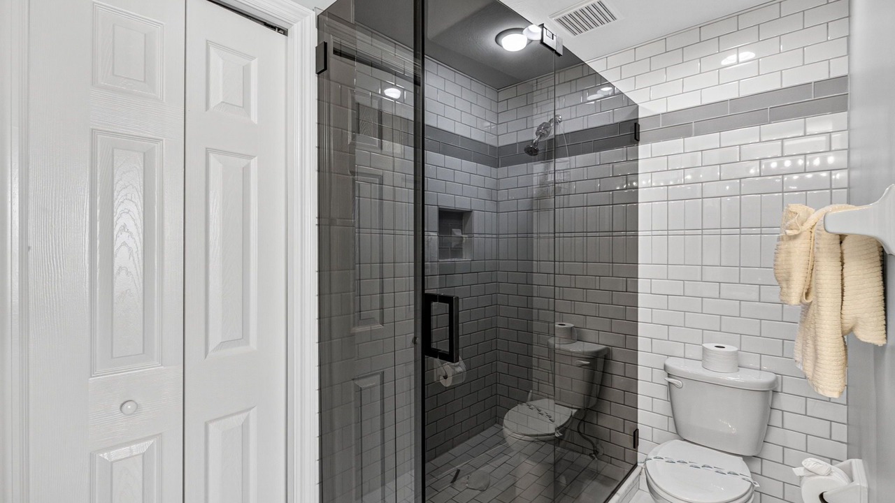 Photo of Bathroom in Tropical Cove