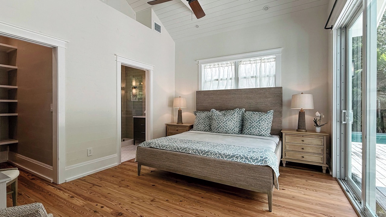 Photo of Bedroom in White Street Gallery District