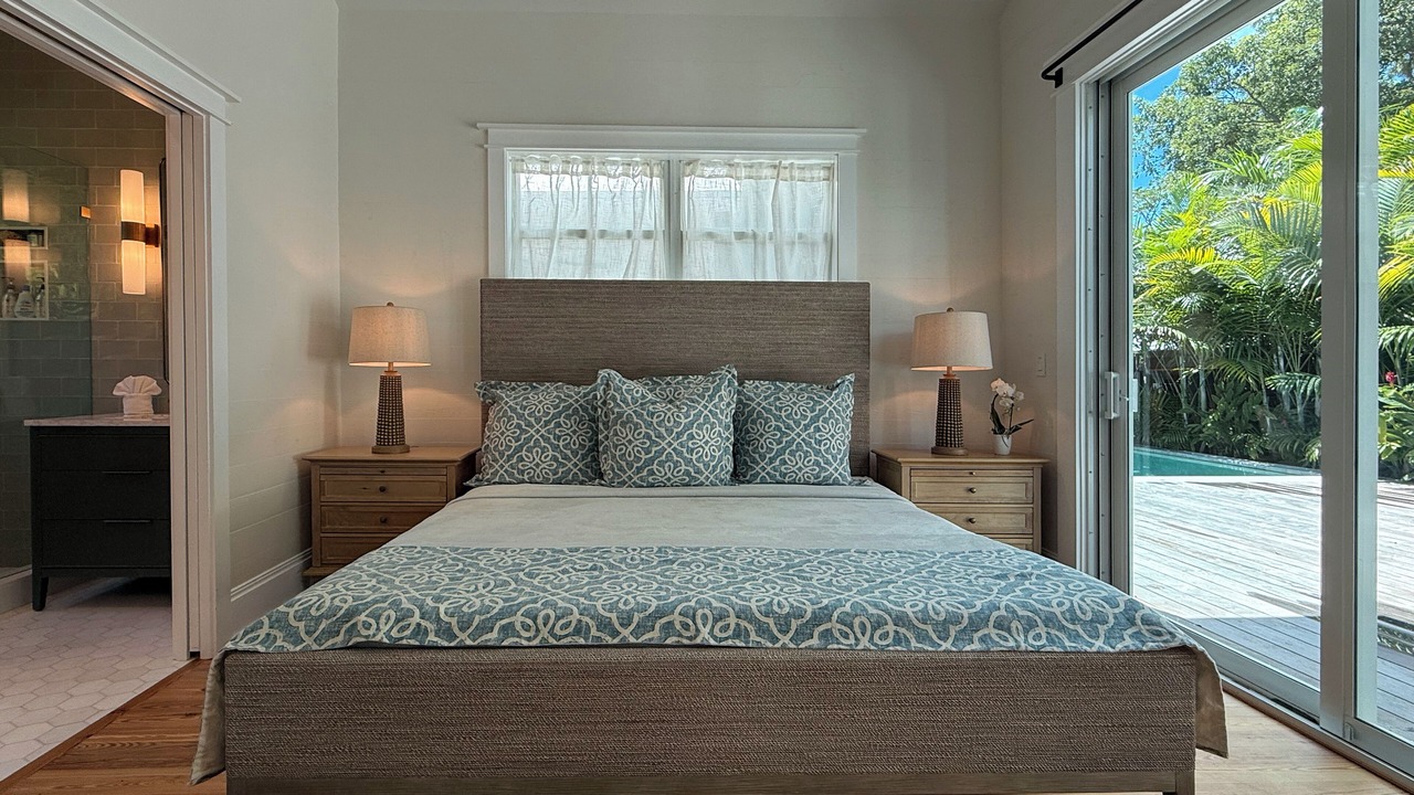 Photo of Bedroom in White Street Gallery District