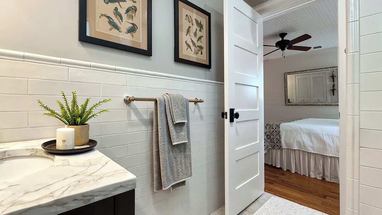 Photo of Bathroom in White Street Gallery District