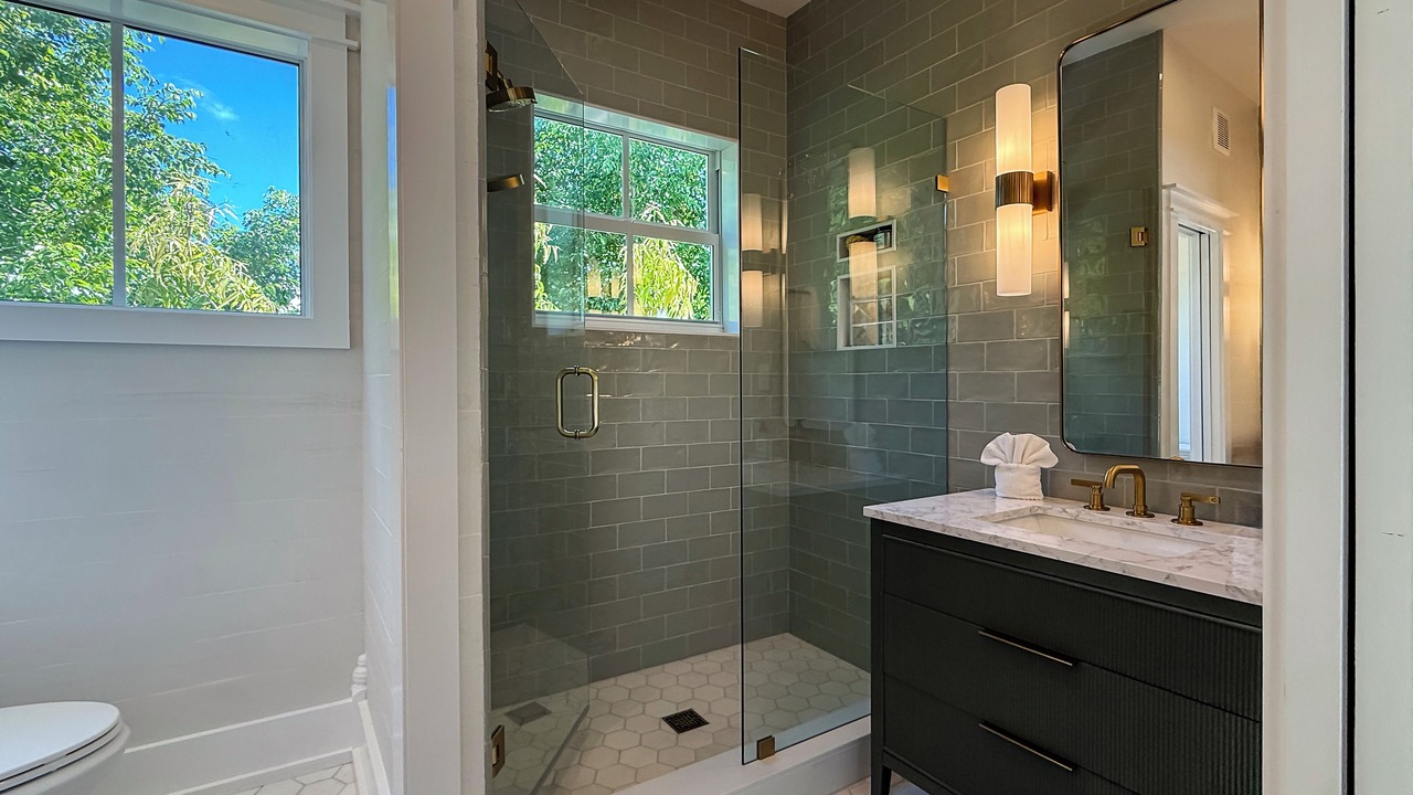 Photo of Bathroom in White Street Gallery District