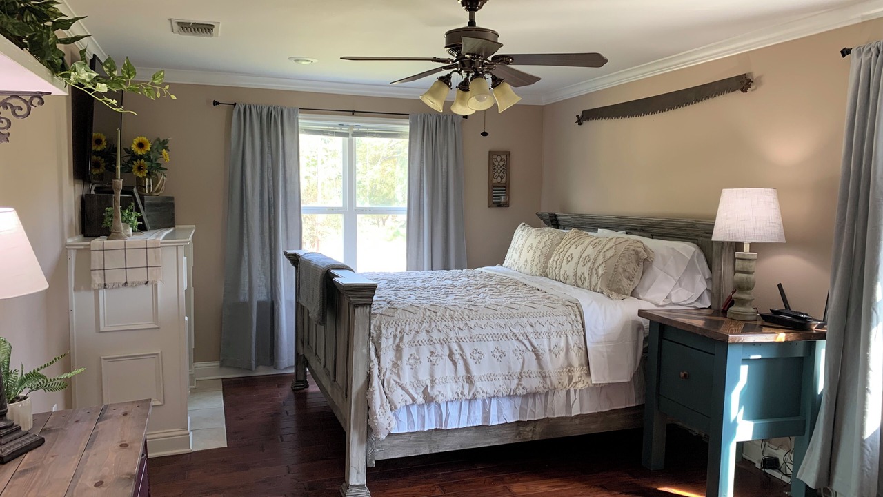 Photo of Bedroom in Sulphur Springs