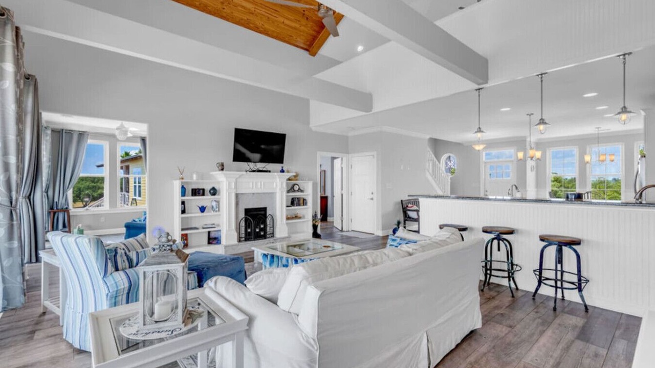 Photo of Livingroom in Ocean Springs