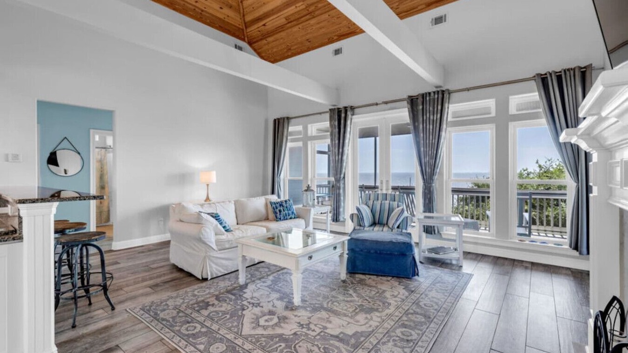 Photo of Livingroom in Ocean Springs