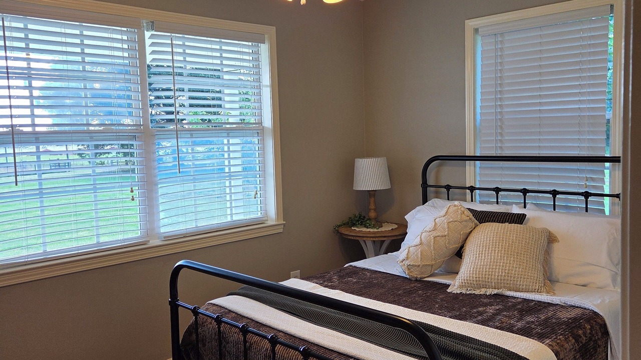 Photo of Bedroom in Groveoak
