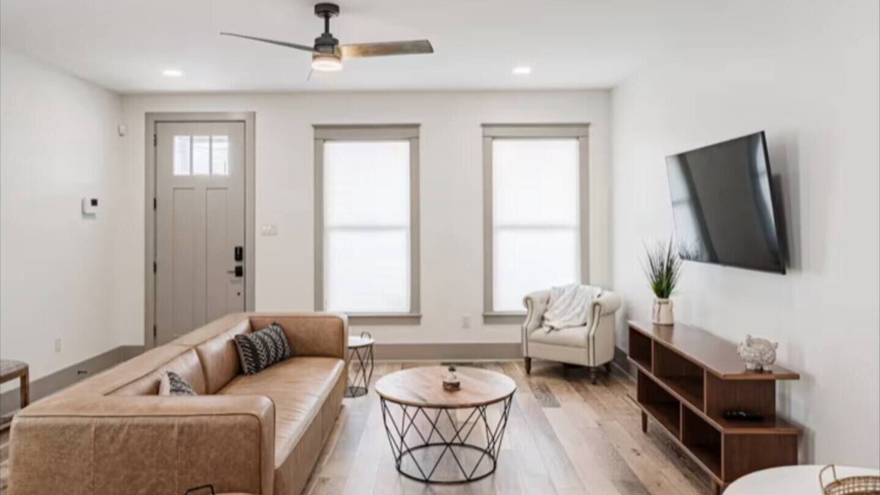 Photo of Livingroom in Mid-City