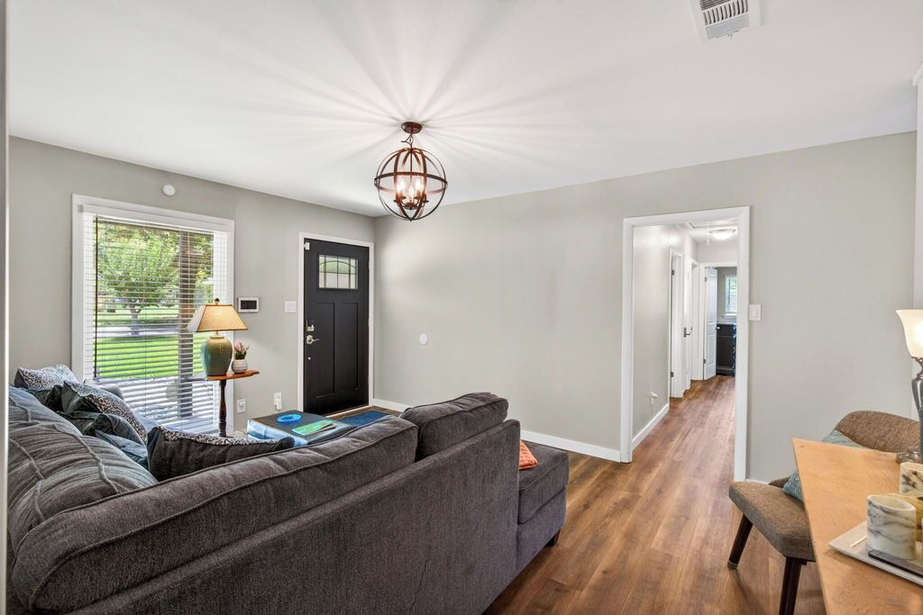 Photo of Livingroom in Long Beach