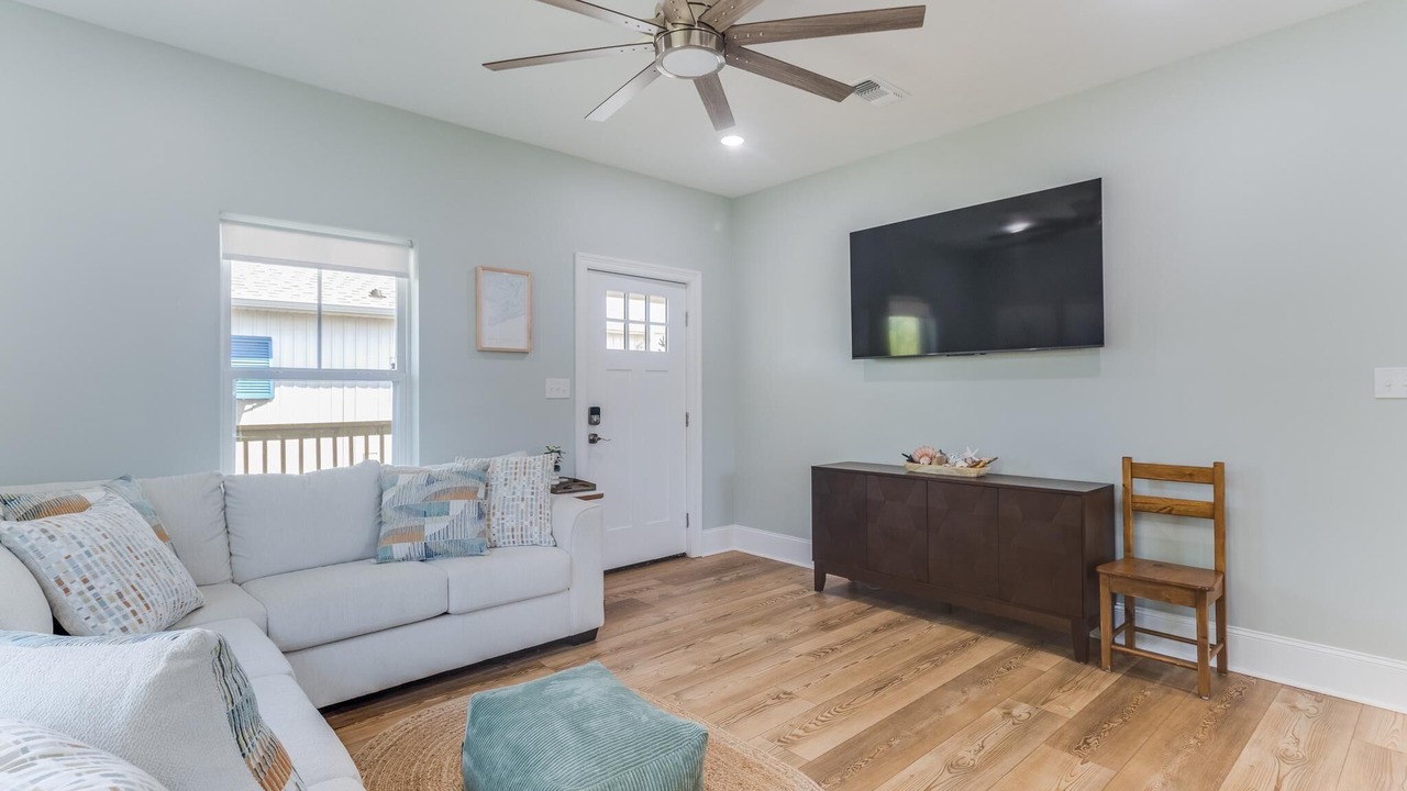 Photo of Livingroom in Henderson Point