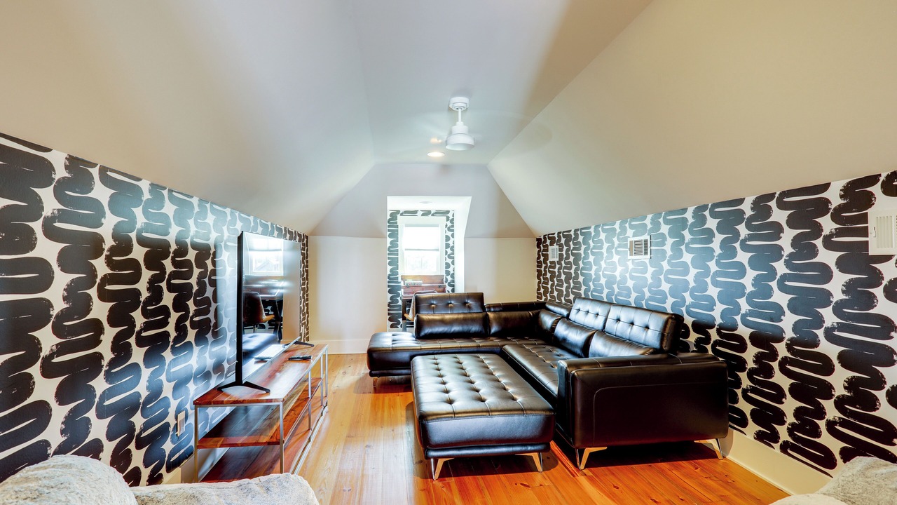 Photo of Bedroom in Algiers Point