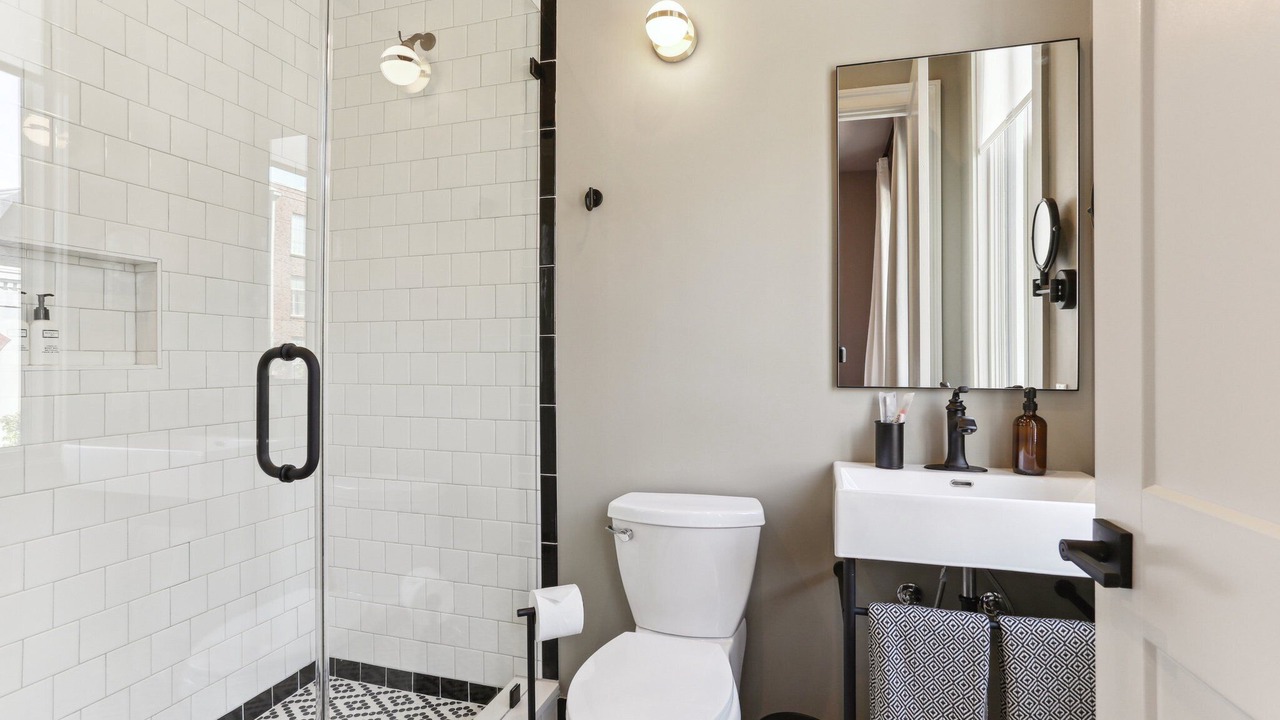 Photo of Bathroom in Arts/Warehouse District