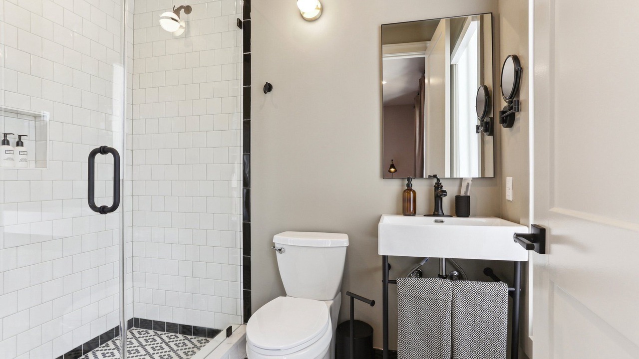 Photo of Bathroom in Arts/Warehouse District