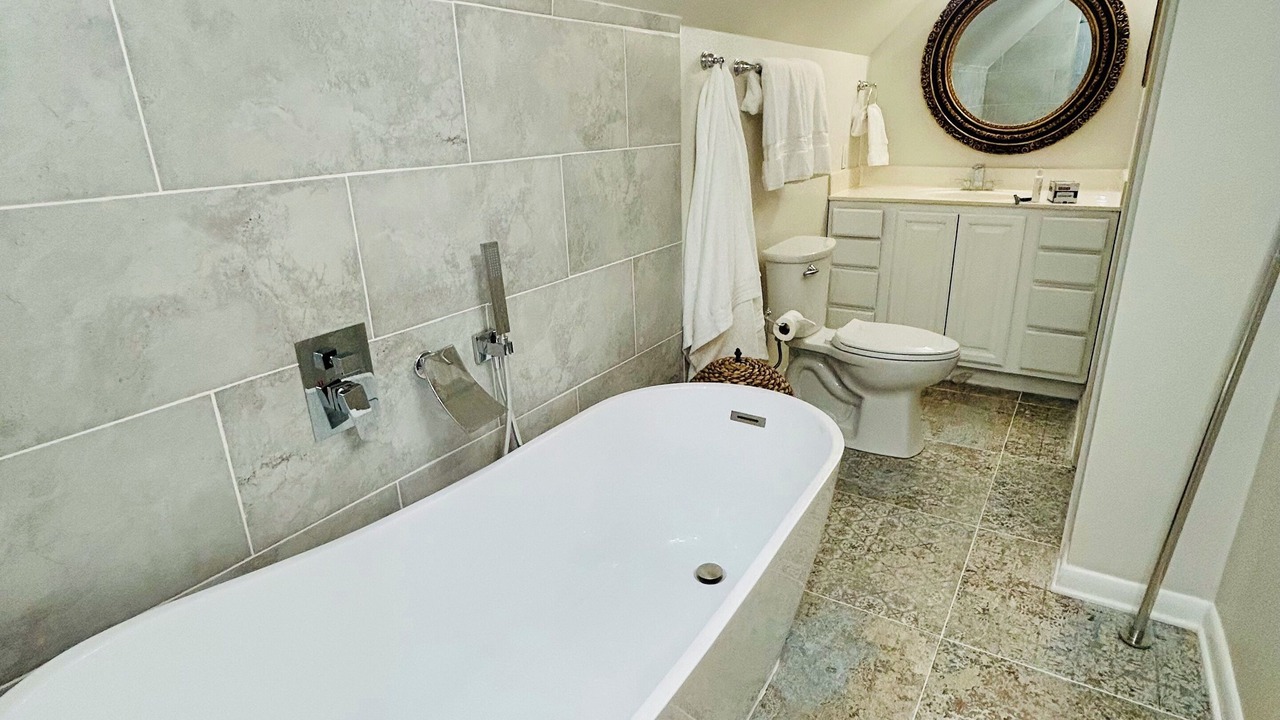 Photo of Bathroom in Henderson Point