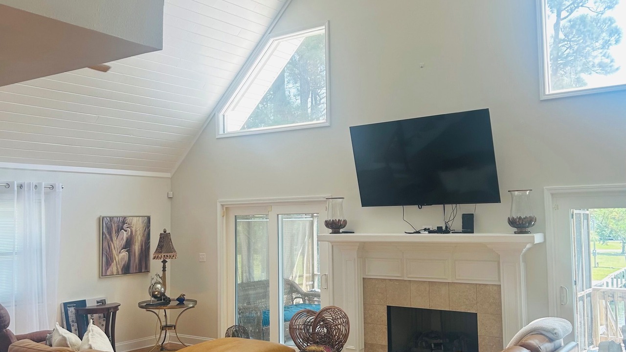 Photo of Livingroom in Henderson Point