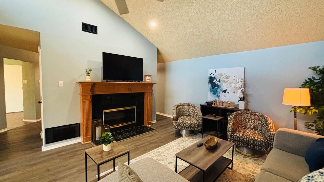 Photo of Livingroom in Farmers Branch