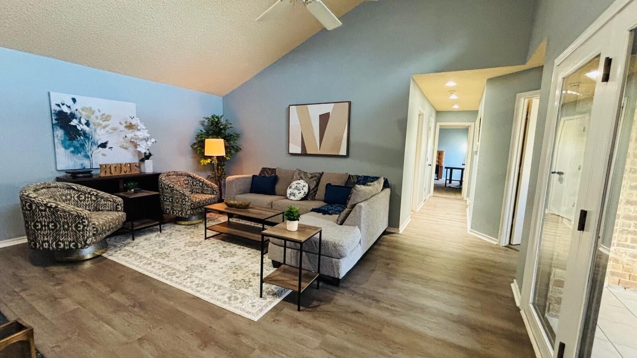 Photo of Livingroom in Farmers Branch