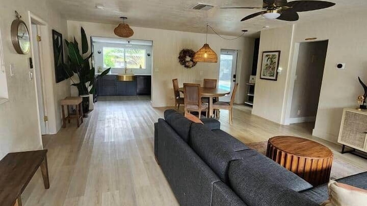 Photo of Livingroom in River Oaks