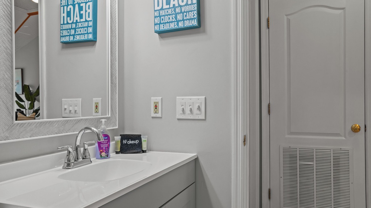 Photo of Bathroom in Summer Breeze