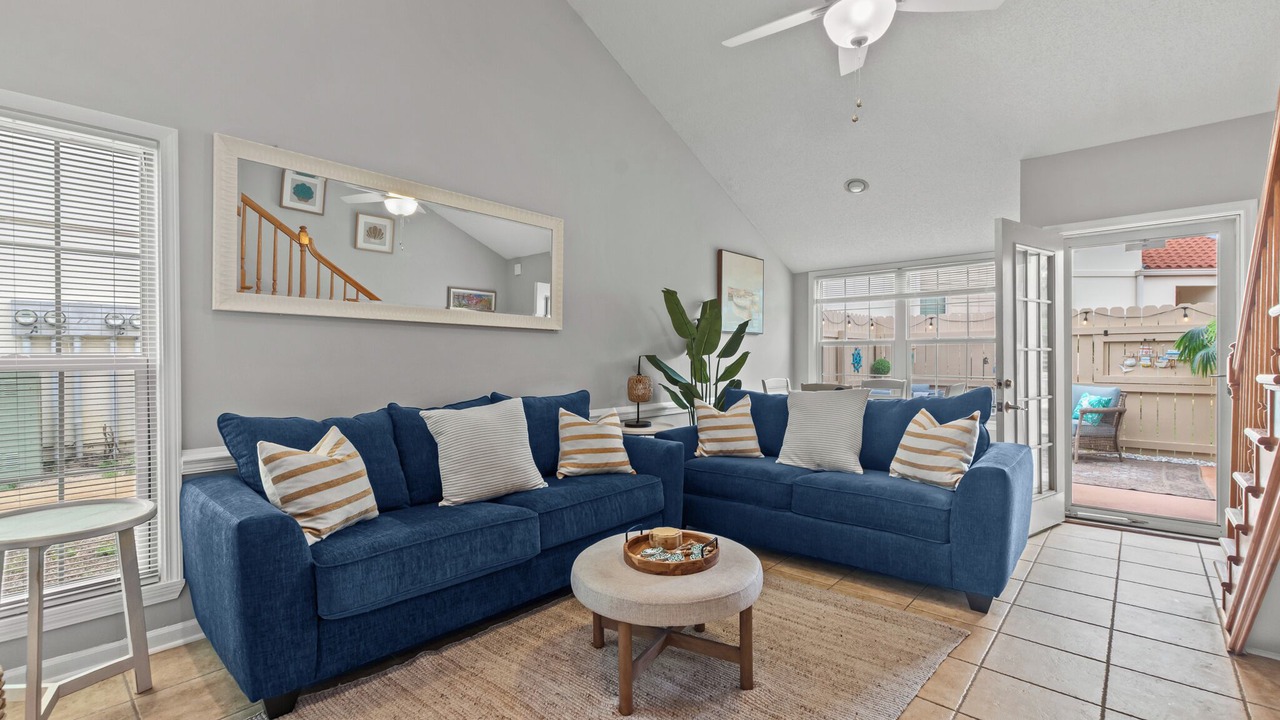 Photo of Livingroom in Summer Breeze