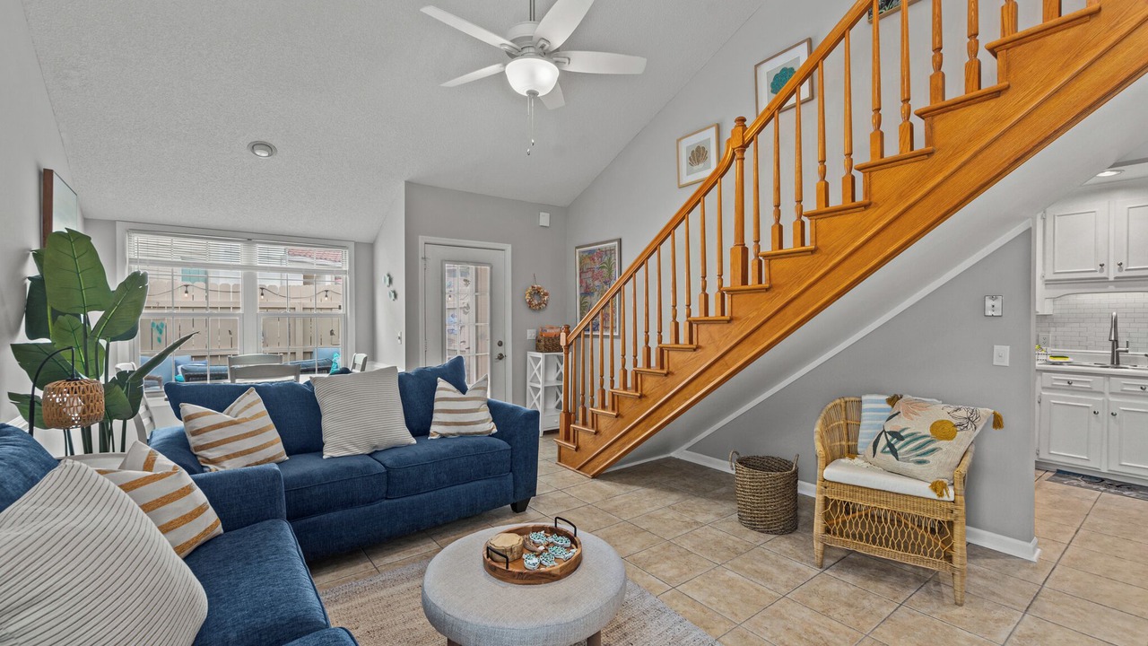 Photo of Livingroom in Summer Breeze