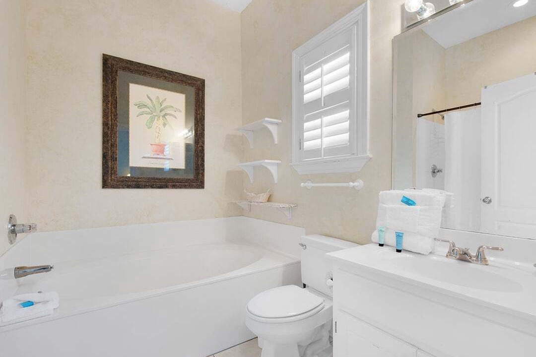 Photo of Bathroom in Avalon Beach Estates