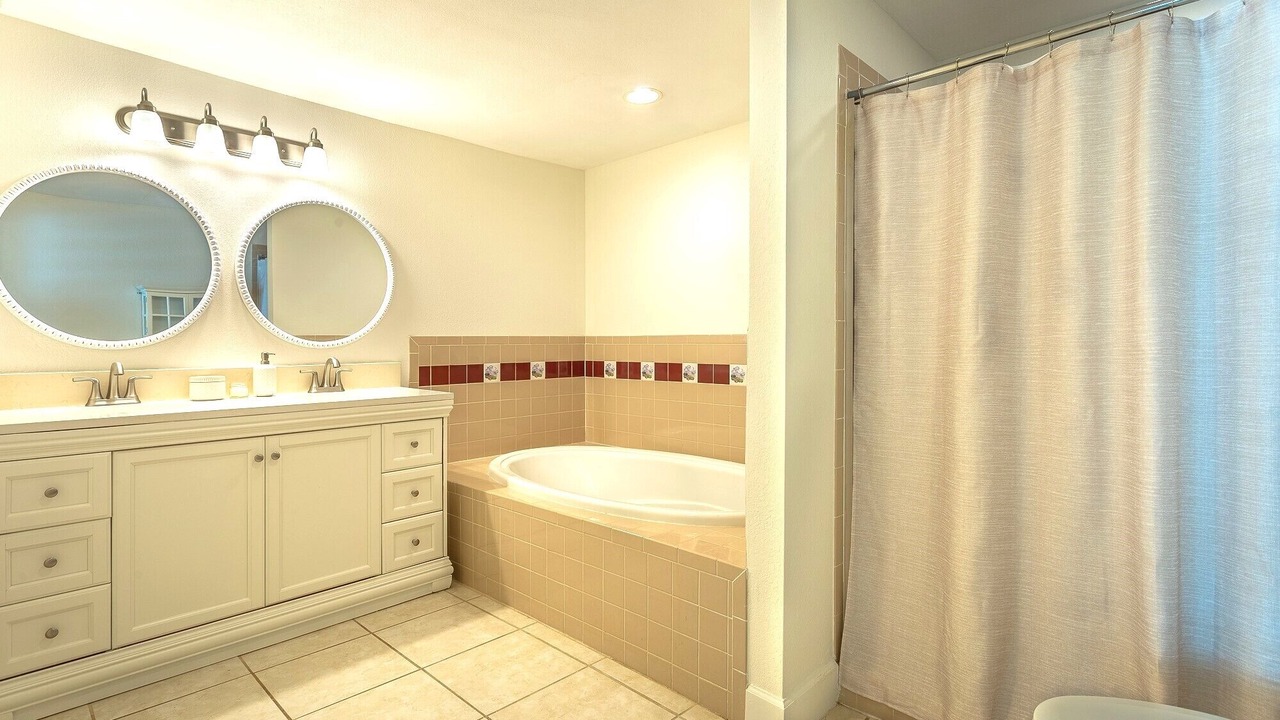 Photo of Bathroom in Apalachicola