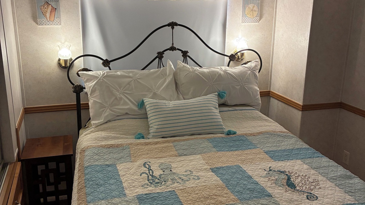 Photo of Bedroom in Upper Grand Lagoon