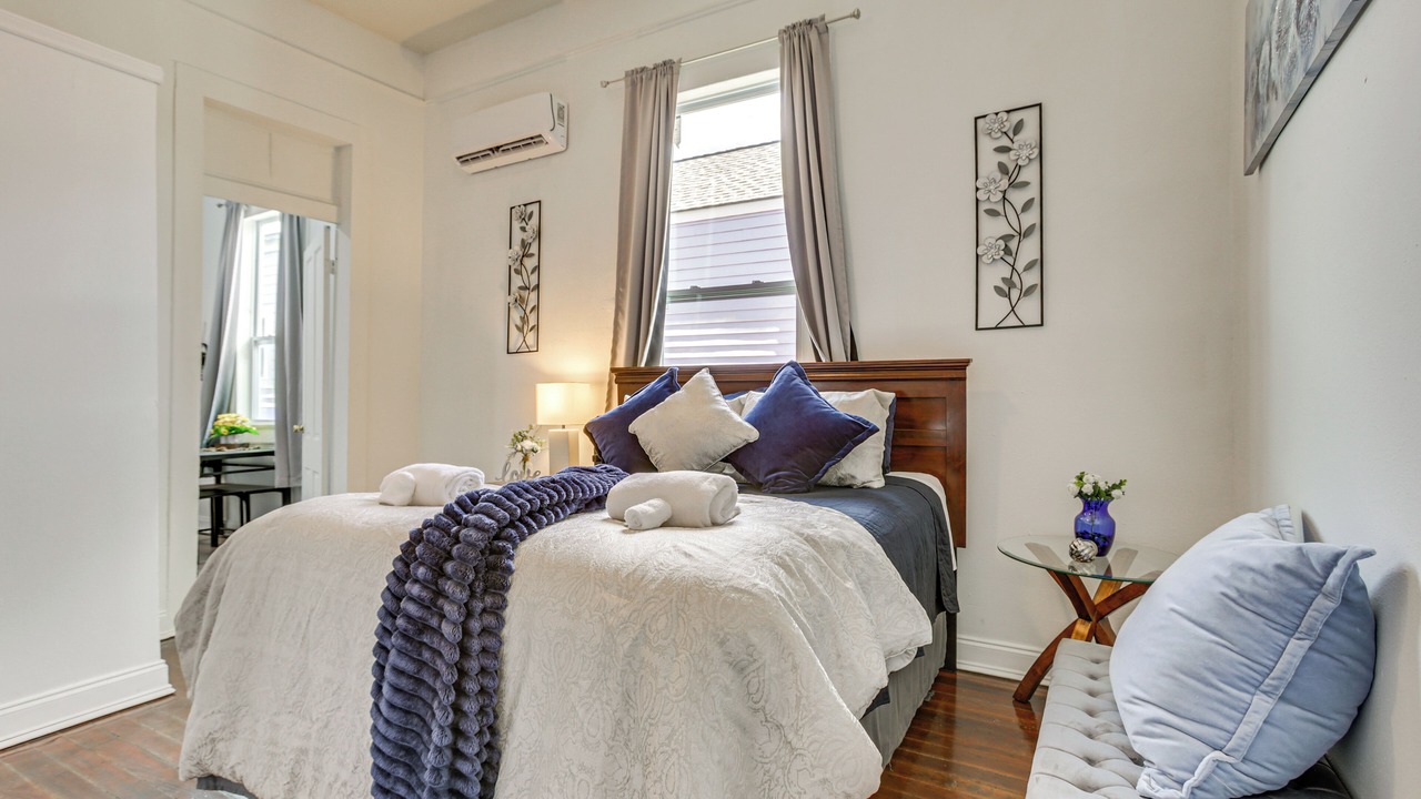 Photo of Bedroom in Freret