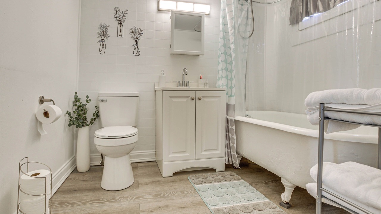 Photo of Bathroom in Freret