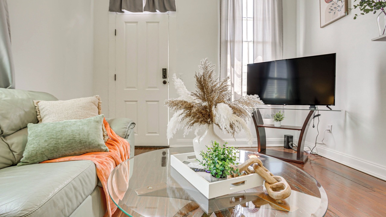 Photo of Livingroom in Freret
