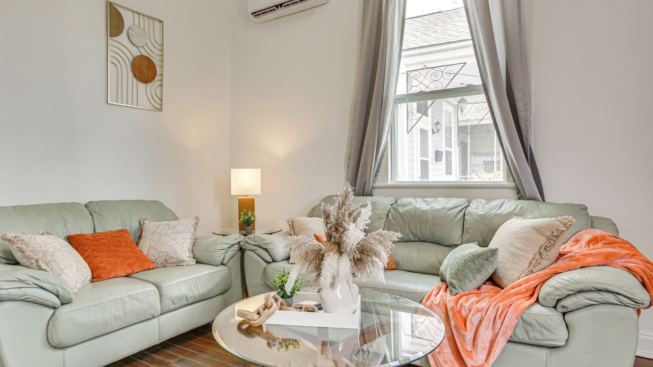 Photo of Livingroom in Freret
