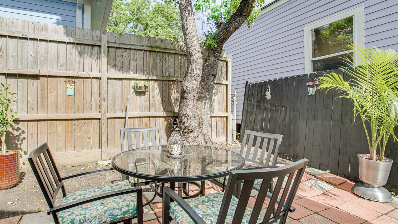 Photo of Outdoor in Freret