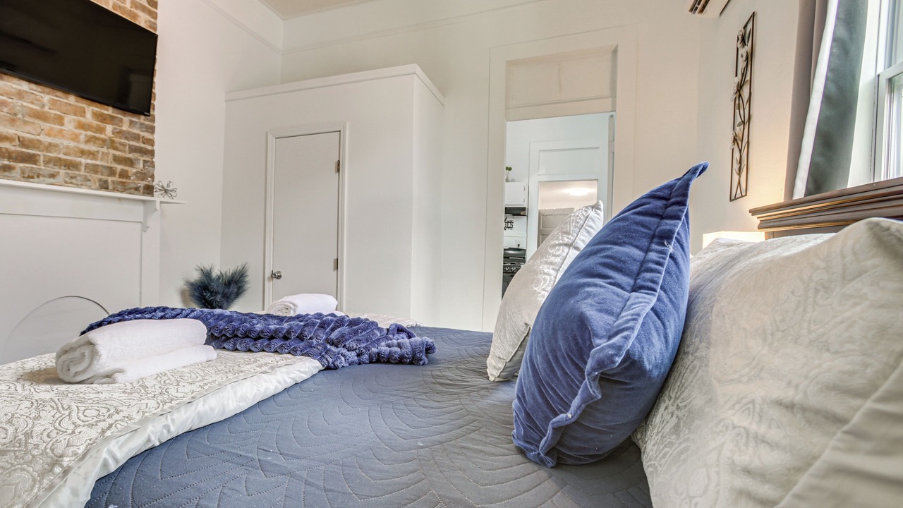 Photo of Bedroom in Freret
