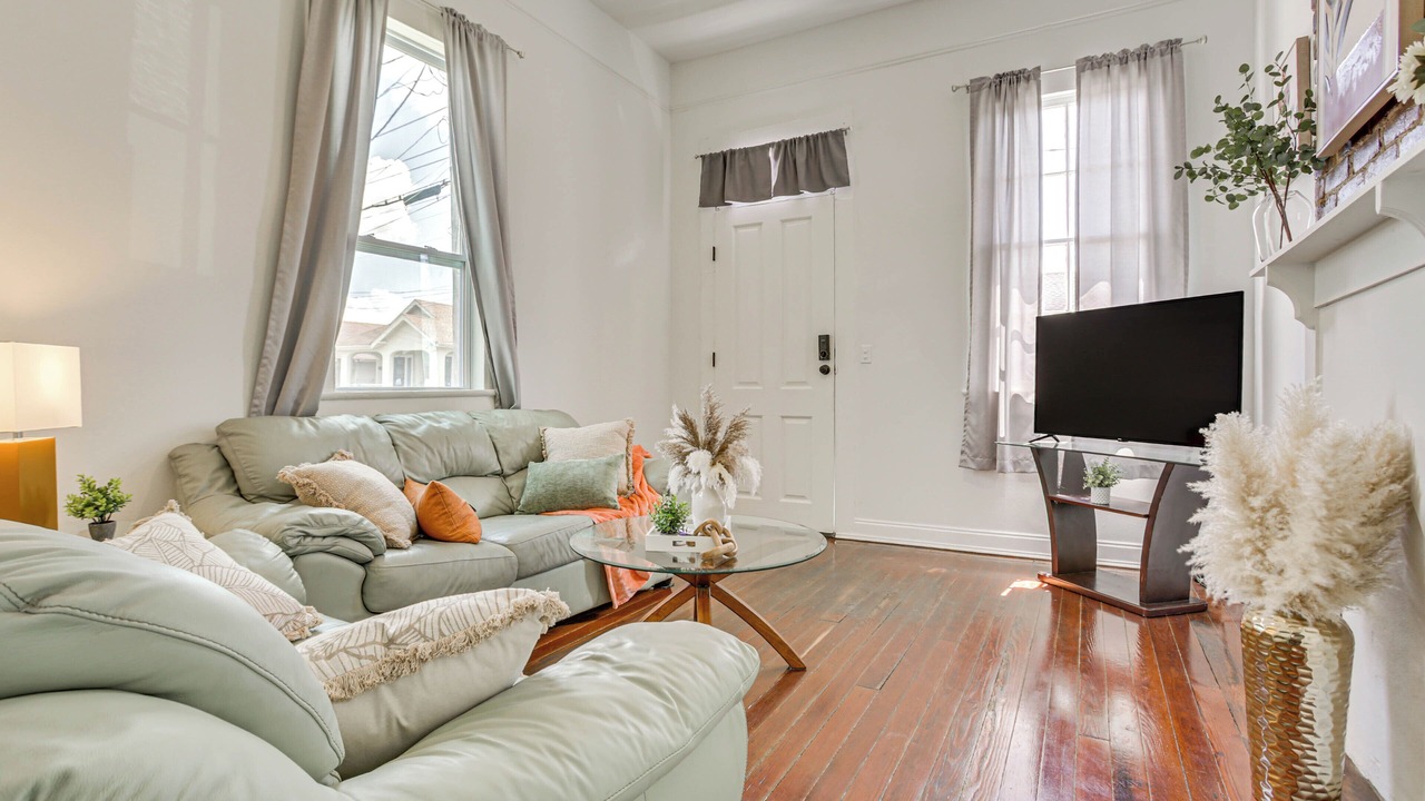 Photo of Bedroom in Freret
